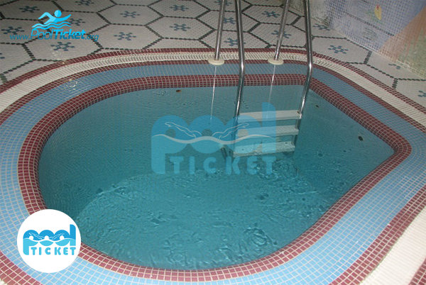 عکس حوضچه آب سرد استخر نشاط مشهد