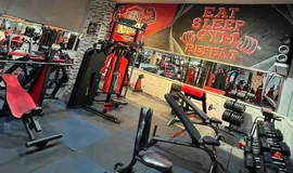 باشگاه بدنسازی قهرمان مشهد عکس