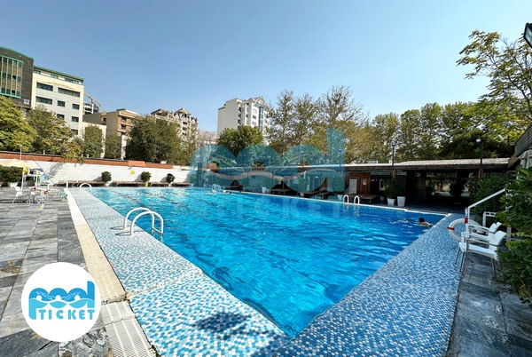 استخر چهارفصل و روباز بلوط ولنجک تهران