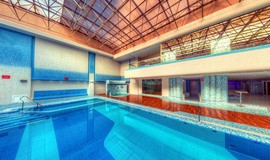 استخر زیبای هتل سی نور مشهد - سامانه رزرو بلیط استخر