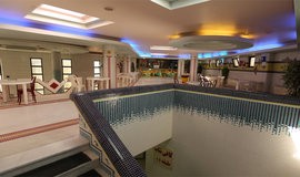 کافی شاپ زیبای استخر هتل میثاق - پول تیکت