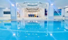 تصویر استخر گلایل سفید ستارخان تهران