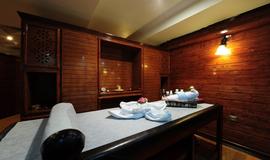 ماساژ استخر هتل قصر طلایی مشهد