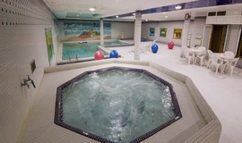 استخر هتل دادیزد