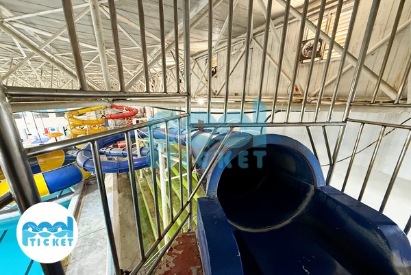 تصاویر سرسره‌های مارپیچ استخر و پارک آبی کوثر شیراز