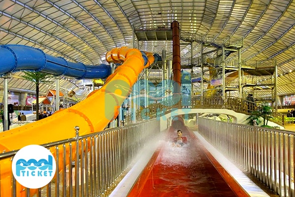 عکس سرسره سرعتی پارک آبی آب و تاب قم