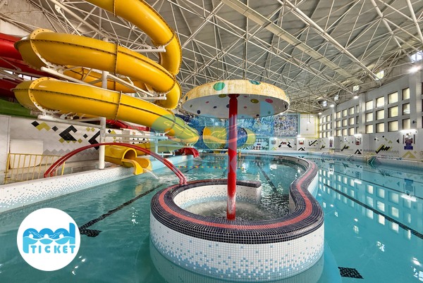 تصویر چتر آبی و سرسره پیچشی استخر و پارک آبی کوثر شیراز