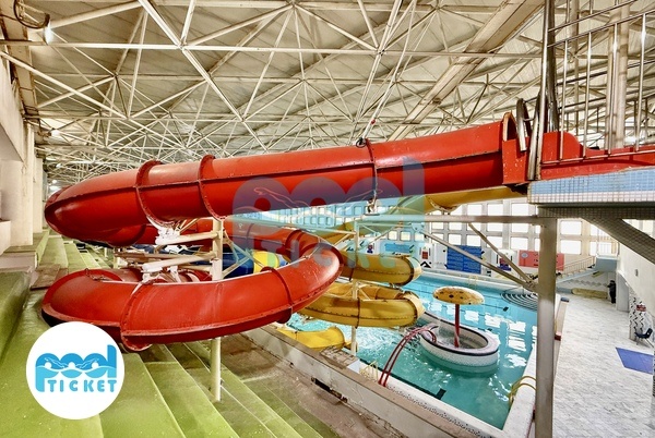 عکس سرسره‌های پیچشی استخر و پارک آبی کوثر شیراز 