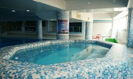 جکوزی استخر پردیس پزشکان کرمان