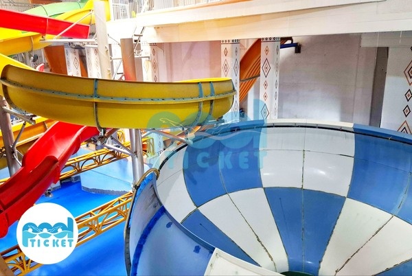 چاله فضایی پارک آبی تبریز تصویر