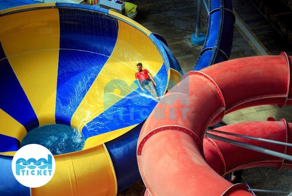 تصویر چاله فضایی استخر  و پارک آبی آبسار اصفهان