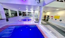 تصویر محوطه استخر زیتون شهرک غرب تهران