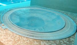 حوضچه استخر هتل 5 ستاره پارک حیات - برگ تخفیف بلیط استخر 