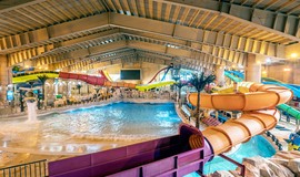 تصویر محوطه پارک آبی سرزمین موج های آبی مشهد