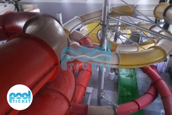 محوطه مجموعه پارک آبی و استخر پرشین فردیس عکس