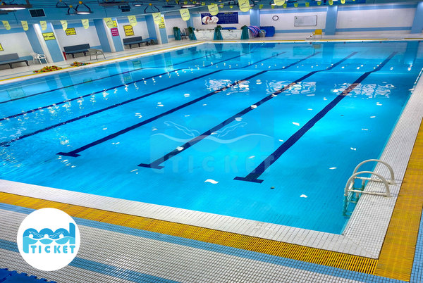 محوطه داخلی استخر برنا محمد شهر کرج عکس