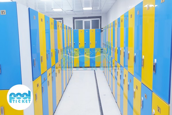 سالن رختکن استخر کارگران قم عکس