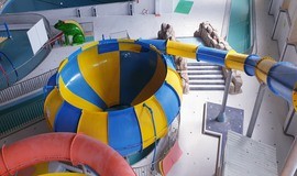 سرسره لوپ پارک آبی گوت که مال سمنان عکس