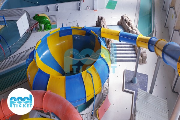 سرسره لوپ پارک آبی گوت که مال سمنان عکس