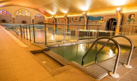 حوضچه آب سرد - بیشترین تخفیف استخر چشمه کرمان در پول تیکت