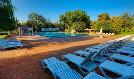 تصویر محوطه استخر چهارفصل و روباز آقایان باشگاه انقلاب تهران