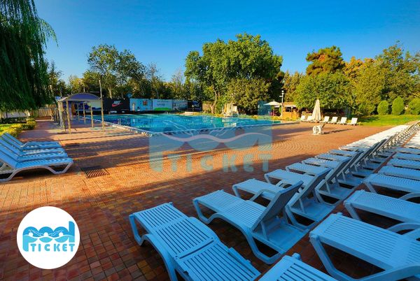 تصویر محوطه استخر چهارفصل و روباز آقایان باشگاه انقلاب تهران