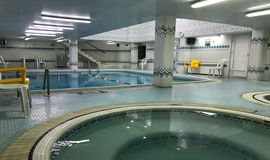 عکس جکوزی استخر دلفین سفید نارمک تهران