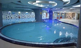 تصویر محوطه استخر آلیس تهرانپارس تهران (اسب سفید)