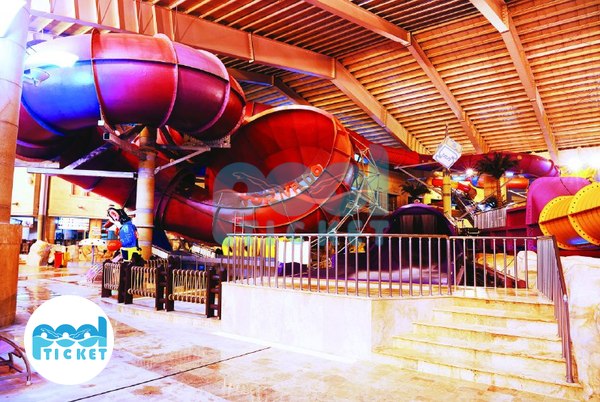 عکس سرسره 4 نفر پارک آبی سرزمین موج های آبی مشهد