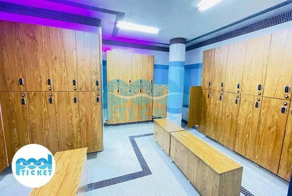 رخت‌کن استخر دانشگاه سما تهران