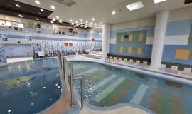 عکس‌ استخر کم عمق خانواده تبریز