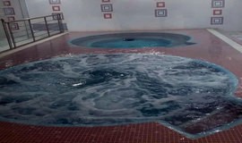 عکس جکوزی استخر 9 دی اصفهان