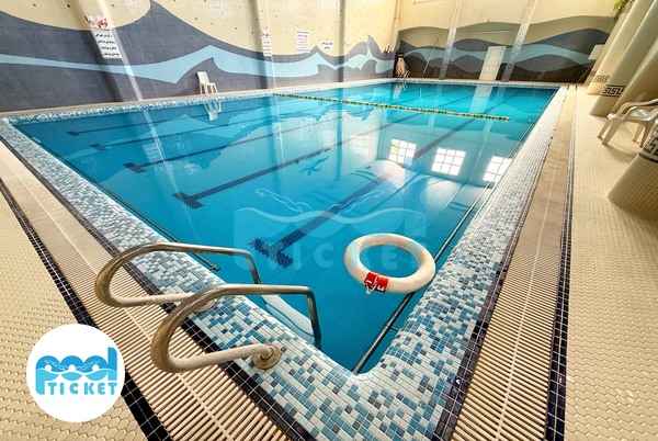 عکس محوطه داخلی استخر آداک واوان اسلامشهر