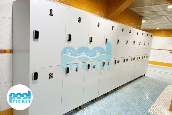 رخت‌کن استخر نجفی تهران عکس