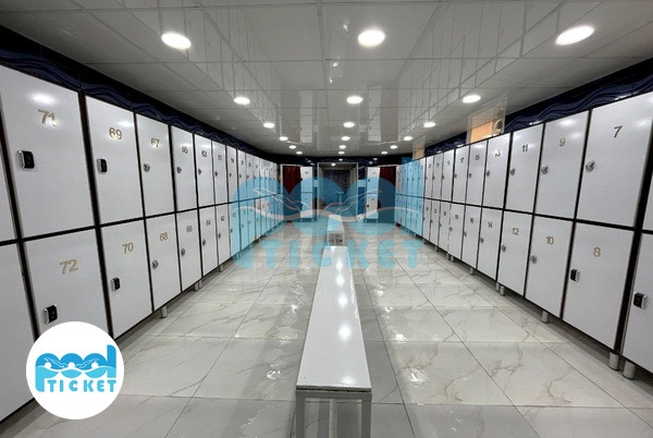 عکس فضای رختکن استخر شجاعی تهران