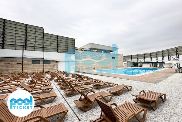 تصویر محوطه استخر روباز ستاره باران شهرزیبا تهران