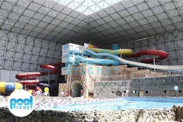 عکس سرسره‌های استخر و پارک آبی آبسار سپاهان شهر اصفهان