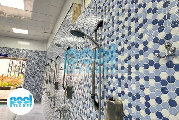 دوش‌های استخر روباز ستاره باران شهرزیبا تهران عکس