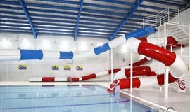 تصاویر استخر و سرسرهای آبی استخر مهرگان شیراز