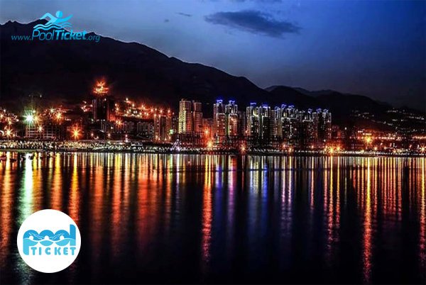نمایی از دریاچه خلیج فارس تهران در شب - تخفیف و خرید قایق رانی چیتگر