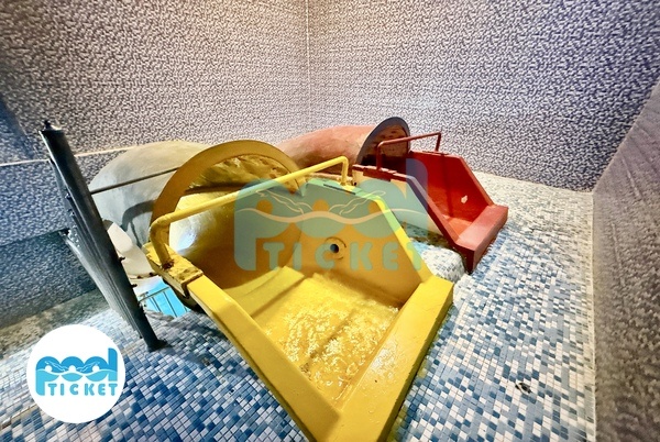 عکس سرسره‌های دوقلو پارک آبی قصر آبی پارس اسلامشهر