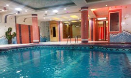  استخر هتل آپارتمان تخت طاووس سرعین -  رزرو اینترنتی بلیت استخر