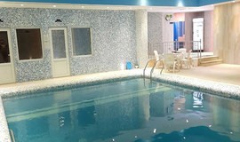 استخر هتل شیرازیس