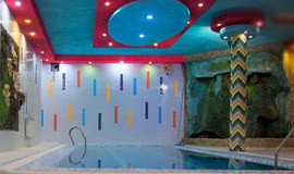 استخر هتل ایرانیان قزوین