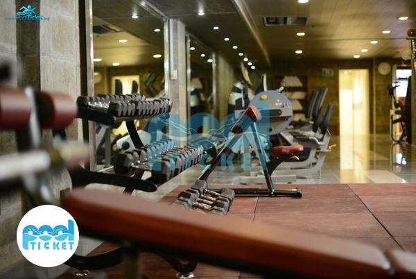 باشگاه بدنسازی استخر فردوسی تهران عکس