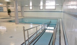 تصویر آبدرمانی استخر ایثار سمنان