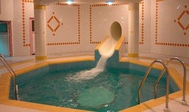 جکوزی استخر مهنور یزد عکس