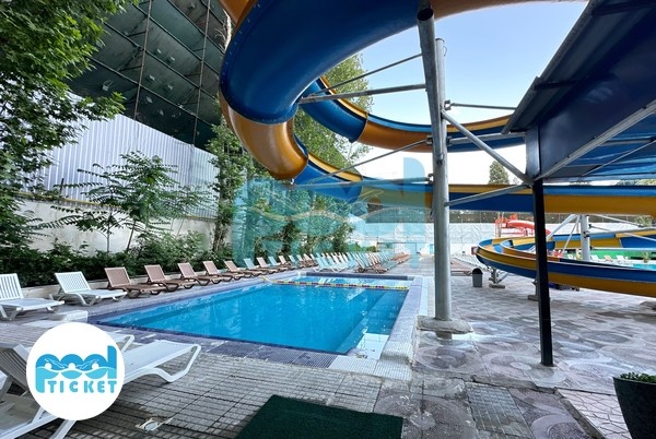 محوطه استخر روباز بانوان تهران عکس