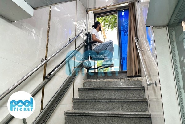 تصویر ورودی استخر ترنج نیروهوایی تهران