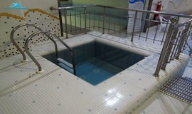 حوضچه آب سرد استخر هتل خورشید تابان عکس